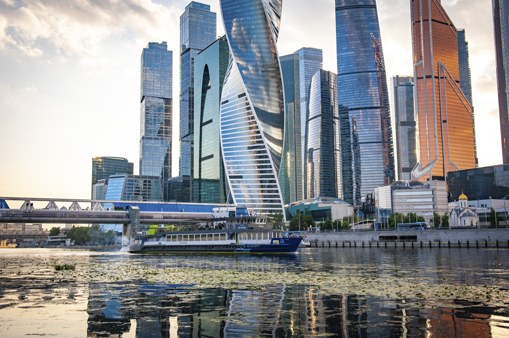 Обзорная речная прогулка от Москва-Сити до Парка Культуры – круиз по Москве-реке на теплоходе
